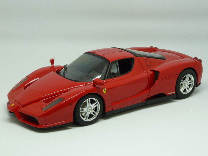 Enzo Ferrari 1/18