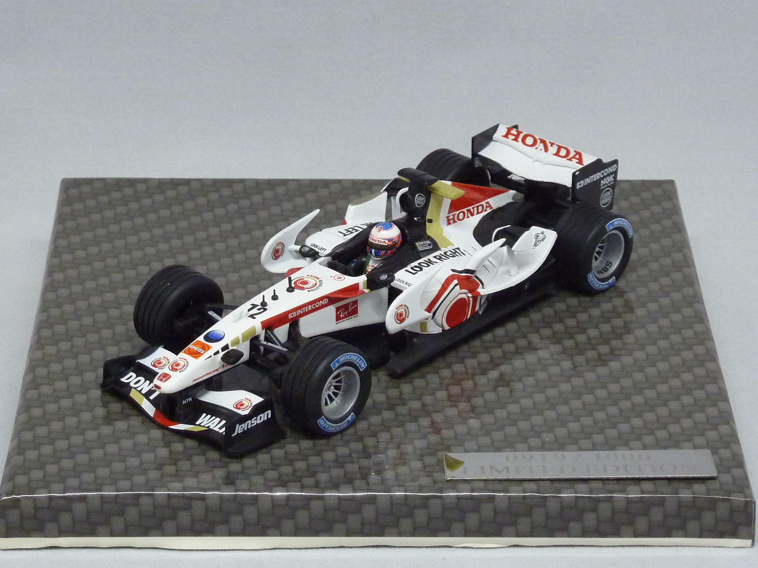 Minichamps 1:43 HONDA F1 RACING RA106 JENSON BUTTON WINNER HUNGARY GP 2006 ‘DIRT 