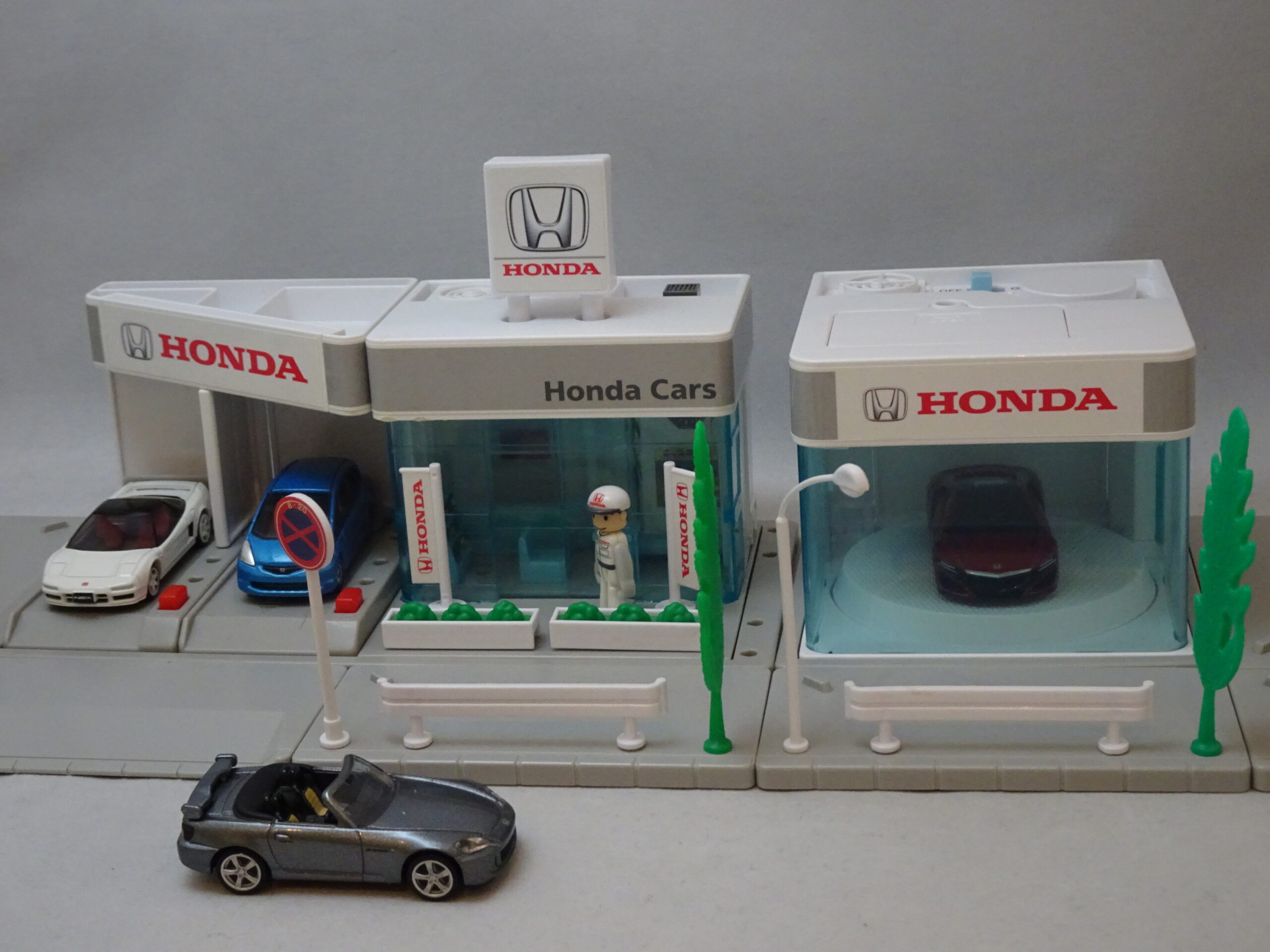 Tomica Toys